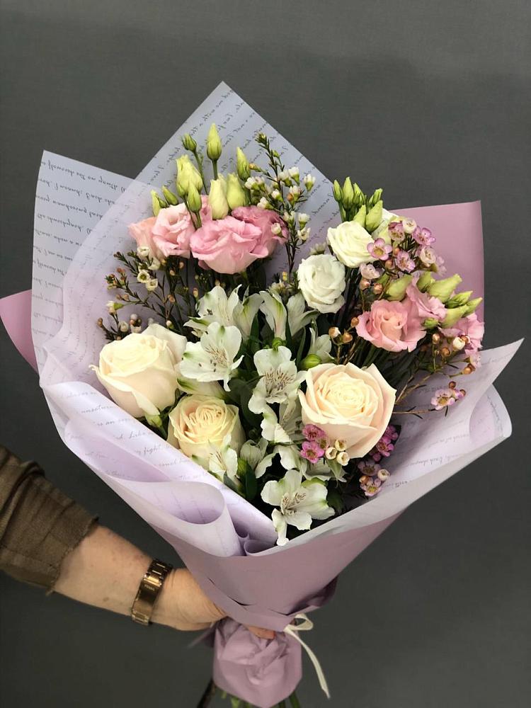 Букет цветов из: Альстромерии, Розы и Лизиантусы в Иркутске