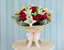 Букет цветов из:  Лилии и Розы в Иркутске
