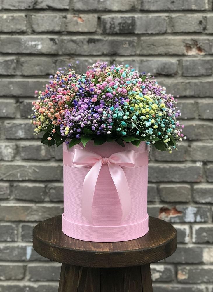 Цветочная композиция из Гипсофила и Розы в шляпной коробке в Иркутске