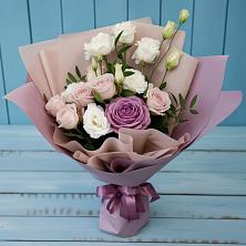 Букет цветов из:  Розы и Лизиантусы в Иркутске