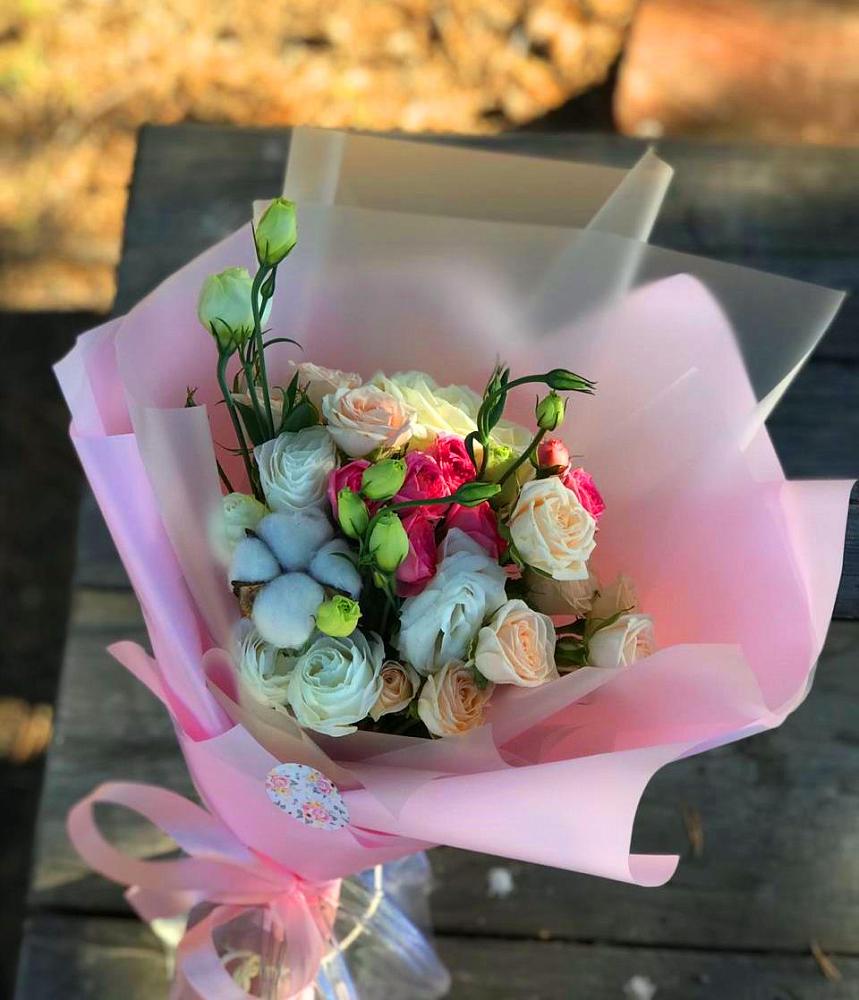 Букет цветов из: Розы и Лизиантусы в Иркутске