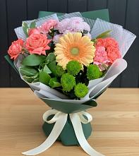 Букет цветов из:  Гвоздики, Розы, Герберы и Хризантемы в Иркутске