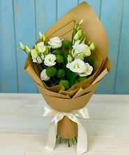 Букет цветов из:  Хризантемы и Лизиантусы в Иркутске