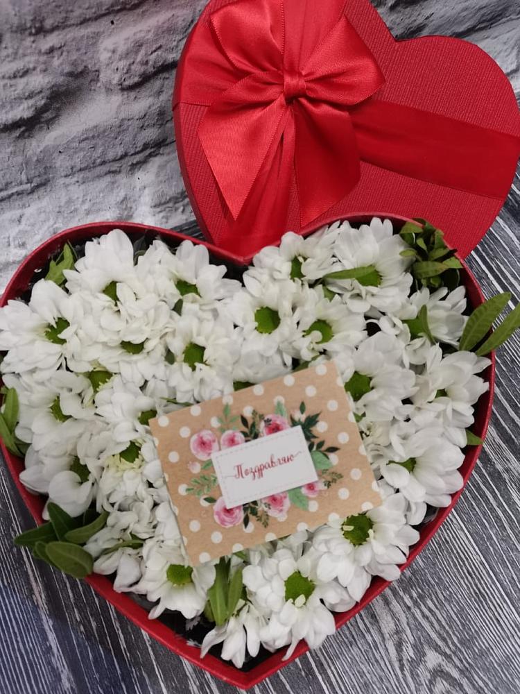 Цветочная композиция из Хризантемы в виде сердца в Иркутске