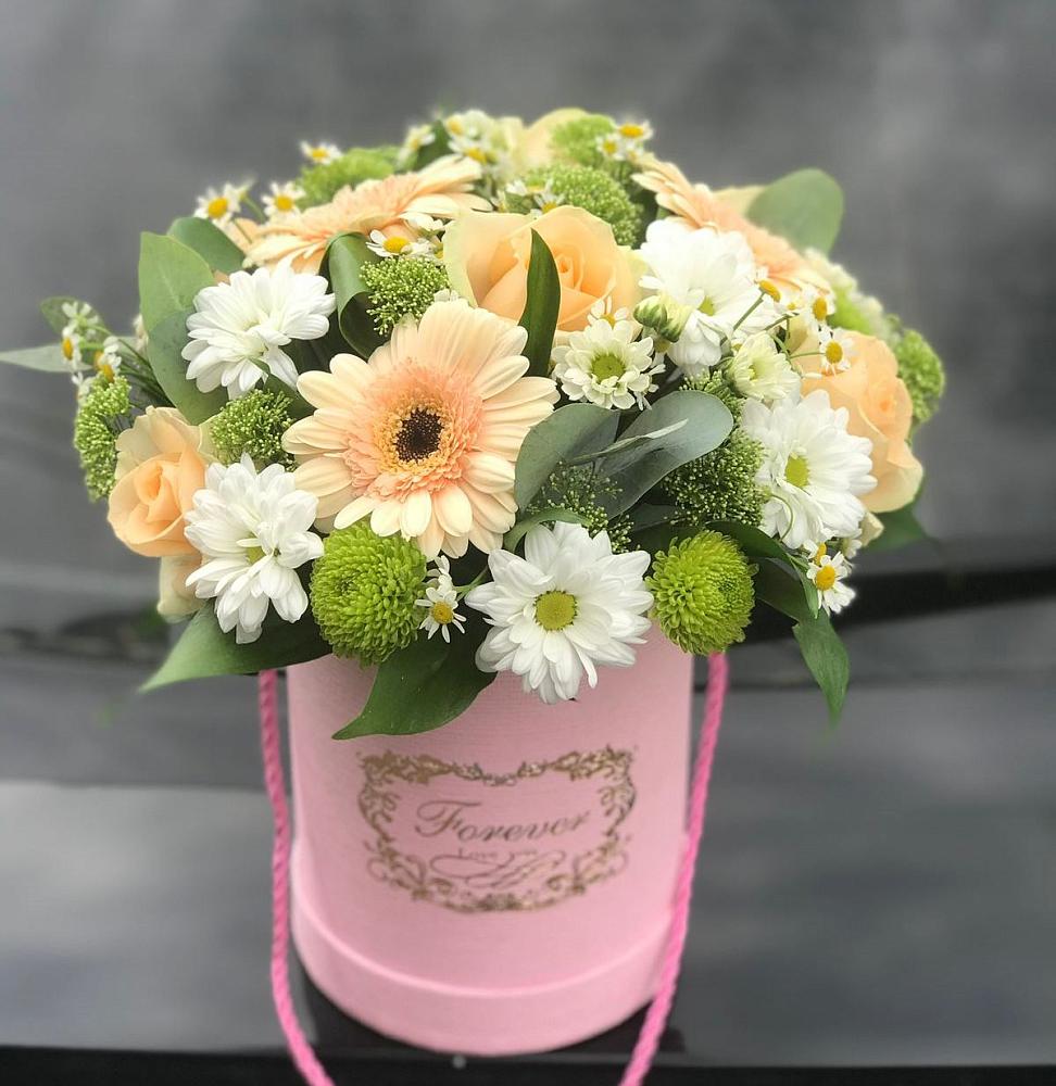 Цветочная композиция из Розы, Герберы и Хризантемы в шляпной коробке в Иркутске