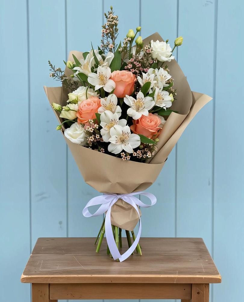 Букет цветов из: Альстромерии, Лизиантусы, Розы и Хризантемы в Иркутске